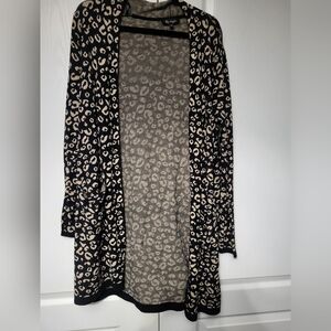 BNWT Large Lilly Morgan leopard print cardigan with pockets!